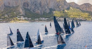Vela, spettacolo e colpi di scena: partita da Mondello la ventunesima Palermo‑Montecarlo
