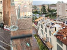 Cremona colpita da una tromba d’aria, 43 al pronto soccorso e 10mila auto danneggiate