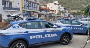 Festa danzante con 630 persone, denunciati i titolari di un lido di Sferracavallo