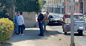 Tentato omicidio in via von Platen, caccia al sospettato: è in fuga, ricerche in corso