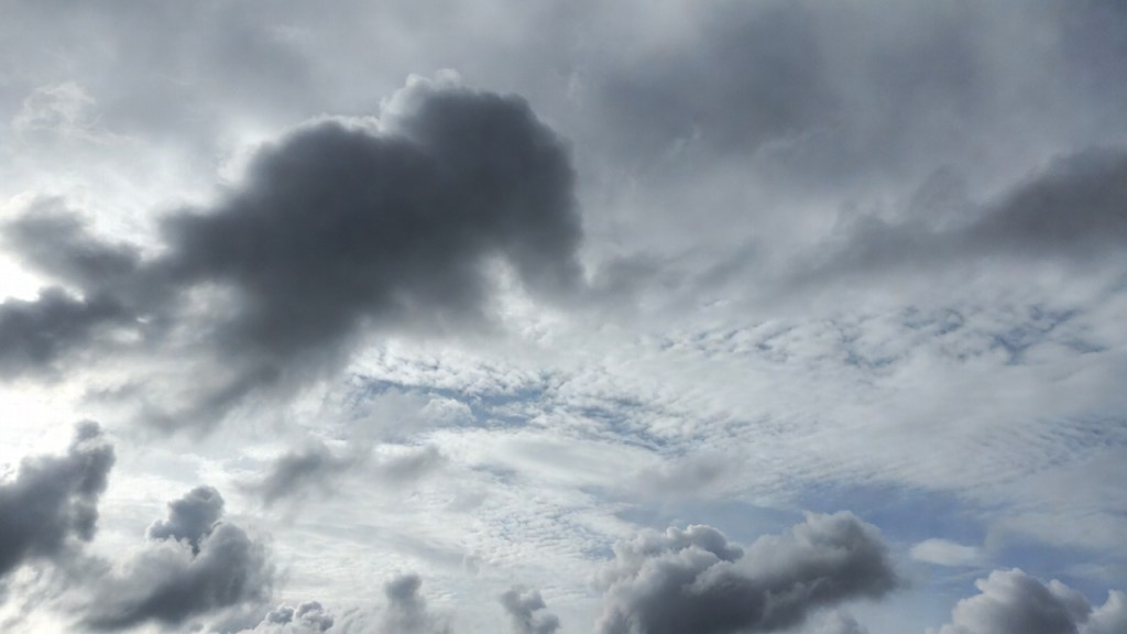 Cielo nuvoloso. Immagine generata con l'AI.