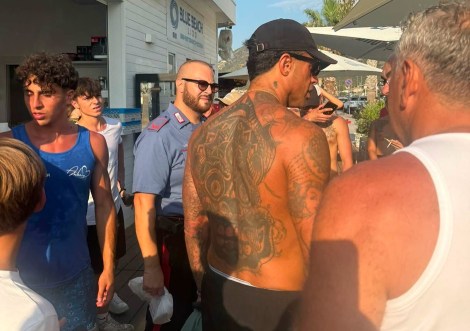 Fabrizio Corona al lido di Brolo