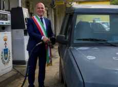 C’è un Comune che gestisce il distributore: benzina a 1,75 euro al litro