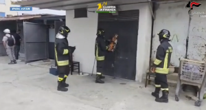 Sassaiola contro i poliziotti a Falsomiele, scatta un secondo blitz nel quartiere con multe e sequestri
