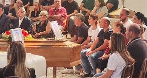 Madre e figlio trovati morti; parroco “Rosi eroina ha rischiato la morte per salvare Vincenzo”