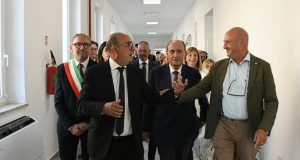 Scuola di Trappeto intitolata a Fratel Biagio Conte dopo lavori della Regione. Schifani: “Giornata di gioia”