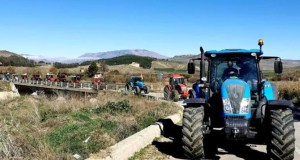 Caro carburante, agricoltori minacciano di bloccare la Palermo Agrigento