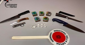Blitz dei carabinieri a Marinella di Selinunte, scovata la droga nel materasso, quattro arresti