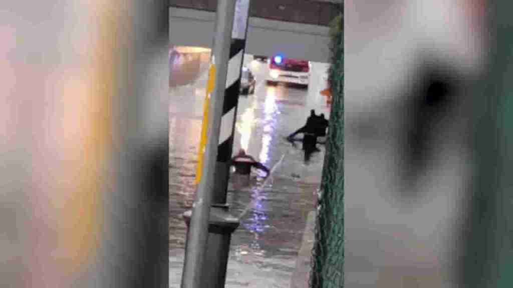 Muore annegata nell’auto sommersa in un sottopasso allagato