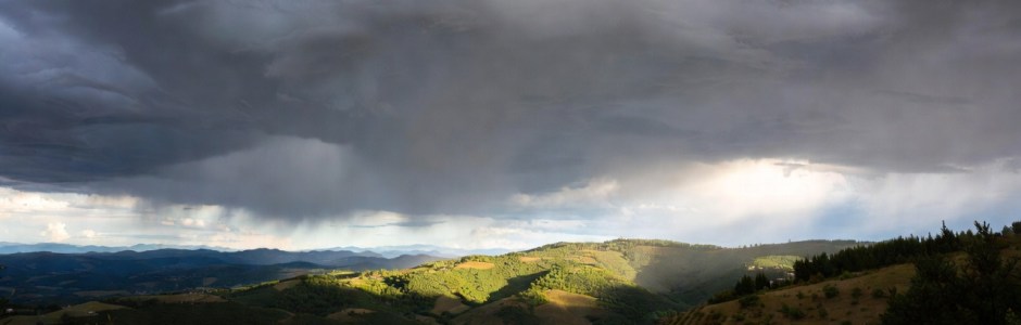 Meteo, la perturbazione scivola verso Sud: weekend in miglioramento, poi torna l’aria fresca