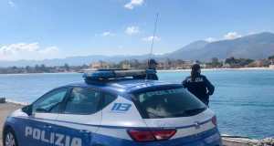 Donna si getta in mare all’Addaura, salvata dagli agenti di polizia