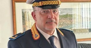 Guida con lo smartphone in mano, centinaia di patenti ritirare a Palermo