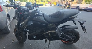 Sequestrata moto elettrica con targa spagnola falsa e senza assicurazione