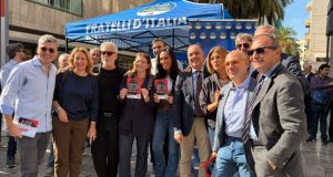 Stop a velo integrale e fondi alle moschee: Fratelli d’Italia presenta a Palermo la legge anti-separatismo