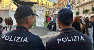 Ubriaco molesta coppia di giovani alla sagra di Bronte, denunciato un uomo