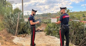 Bruciano rifiuti in campagna, arrestati a San Cipirello due uomini