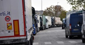 Tolti i blocchi dei Tir al Porto di Palermo e sulle autostrade: accordo raggiunto anche con i “ribelli”