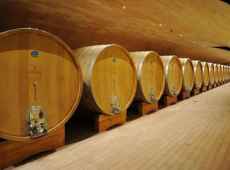 Spariscono 30mila bottiglie di vino in una notte: colpo da 5 milioni in una cantina toscana