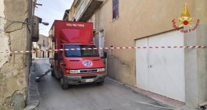 Paura a Ravanusa, si rompe una condotta del gas durante i lavori: evacuate 150 persone