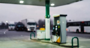 Carburanti, il gasolio sfiora i 2,3 euro al litro in autostrada: i prezzi del Mimit