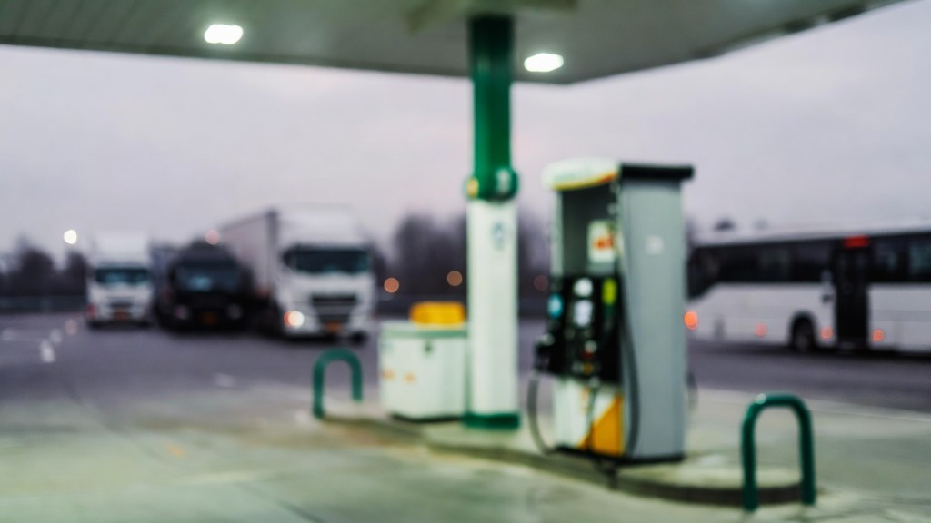 gasolio-2-3-euro-autostrada-fermo-tir-sicilia