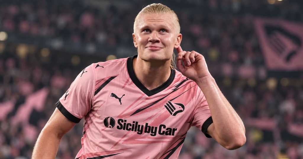 Haaland con la maglia del Palermo. Immagine generata con l'IA.