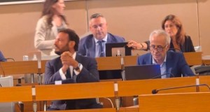 Sfiducia a Italia, il caso della chat dell’opposizione: Insieme prima fuori e poi dentro