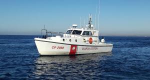 La barca affonda: pescatore di 65 anni salvato dopo nove ore in mare