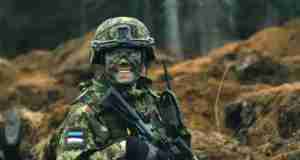 L’Estonia sposta le truppe al confine russo: la strategia della “difesa avanzata” e il timore per il dopo-Ucraina