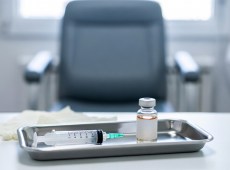 Vaccino Covid 2026, arriva Comirnaty XFG: a chi è offerto gratis e chi lo riceve per primo